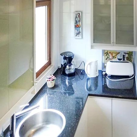 3 Bedroom Beautiful In בית נופש